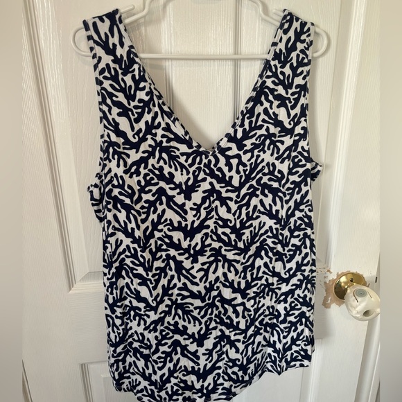 NWT Lilly Pulitzer Gigi V-Neck Tank Bright Navy Treasure Size XL - Picture 2 of 6